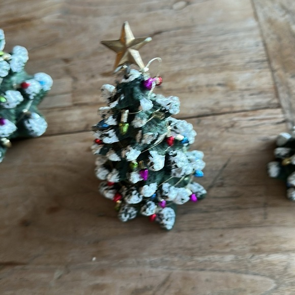 Vintage Christmas Trees heavy resin set of three - Picture 4 of 12